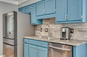 Microwave, oven, stovetop, dishwasher - Masters 2025 - 4 Bedroom Home (Evans)