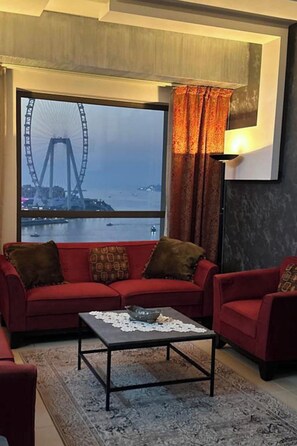 Studio | Interior - Remarkable 2-bed Apartment in Dubai (Dubai)