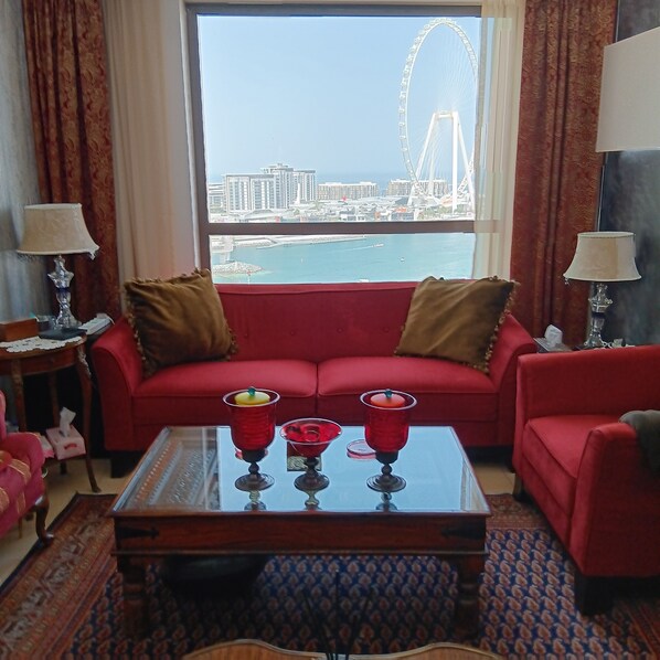 Studio | Living area - Remarkable 2-bed Apartment in Dubai (Dubai)