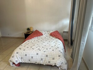 1 makuuhuone, silitysrauta/-lauta, ilmainen Wi-Fi, vuodevaatteet