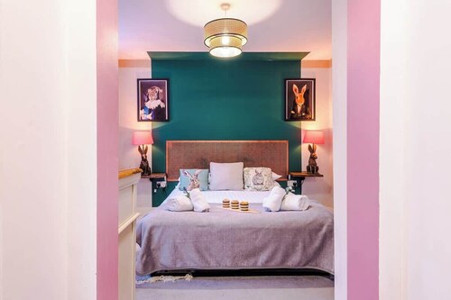 Stunning City Centre Home, Perfect For Couples!