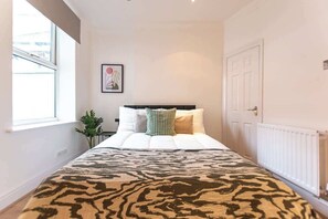 1 bedroom, iron/ironing board, WiFi, bed sheets - Stylish Flat, Ideal for Business & Long-Term Stays (Liverpool)