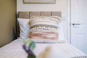 4 habitaciones, tabla de planchar con plancha, cuna de viaje y wifi 
