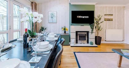 NEW! Incredible home, perfect for groups w/parking