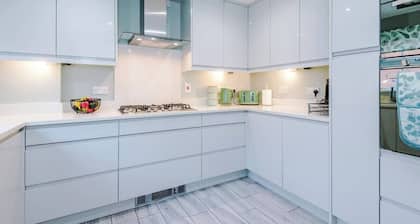 NEW! Incredible home, perfect for groups w/parking