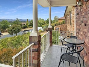 Outdoor dining - Glen’s Haven with Lakeviews -  Outdoor Firepit (Kooringal)