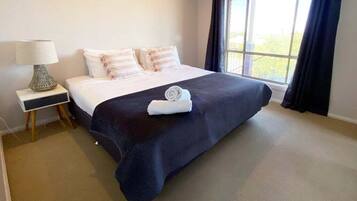 5 Schlafzimmer, Bügeleisen/Bügelbrett, kostenloses WLAN, Bettwäsche