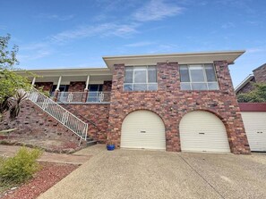 Exterior - Glen’s Haven with Lakeviews -  Outdoor Firepit (Kooringal)