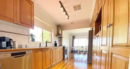Large 5BR haven with lake views