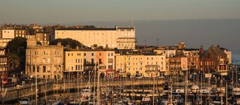 Stunning Beach Front Apartment with secure Parking