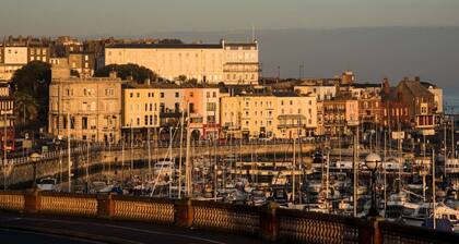 Stunning Beach Front Apartment with secure Parking