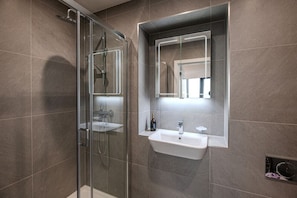 Hair dryer, towels - Stunning Beach Front Apartment with secure Parking (Ramsgate)