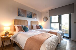 Desk, iron/ironing board, WiFi, bed sheets