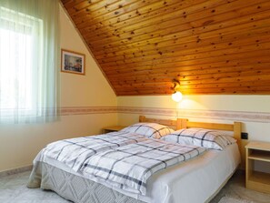 2 chambres, lit parapluie, draps fournis