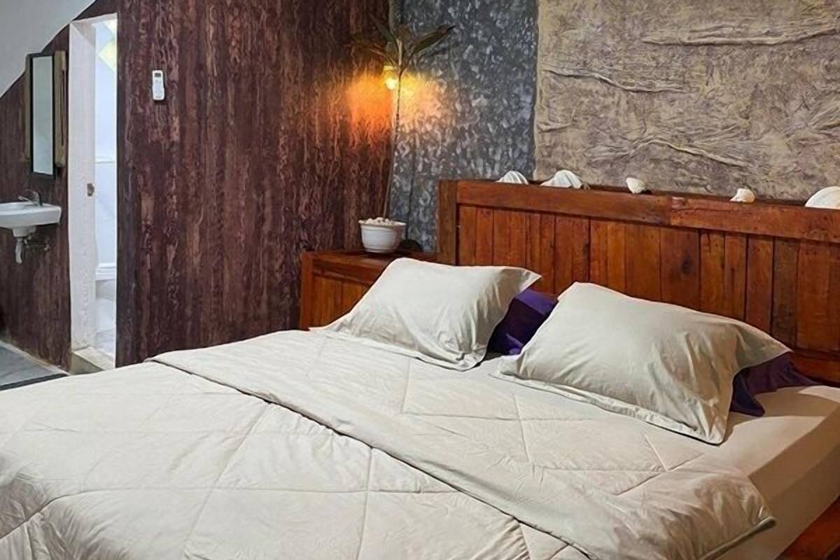 WiFi (free), bed sheets