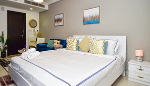 Tabla de planchar con plancha, wifi y ropa de cama 