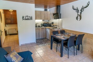 Dining - 100m from resort center, 3rd floor, balcony, tv, ski locker, 32m², Les Orres (Les Orres)