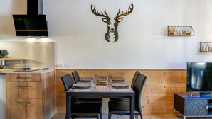 Dining - 100m from resort center, 3rd floor, balcony, tv, ski locker, 32m², Les Orres (Les Orres)