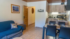 Interior - 100m from resort center, 3rd floor, balcony, tv, ski locker, 32m², Les Orres (Les Orres)