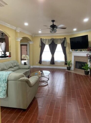 Modern Home & covenant between Baton Rouge and New Orleans close to I-10