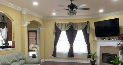 Modern Home & covenant between Baton Rouge and New Orleans close to I-10