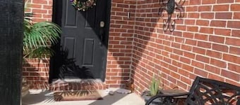 Modern Home & covenant between Baton Rouge and New Orleans close to I-10