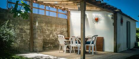 تناول الطعام بالخارج