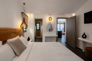 In-room safe, individually decorated, blackout curtains, soundproofing - Secret Path Luxury Villas (Santorini)