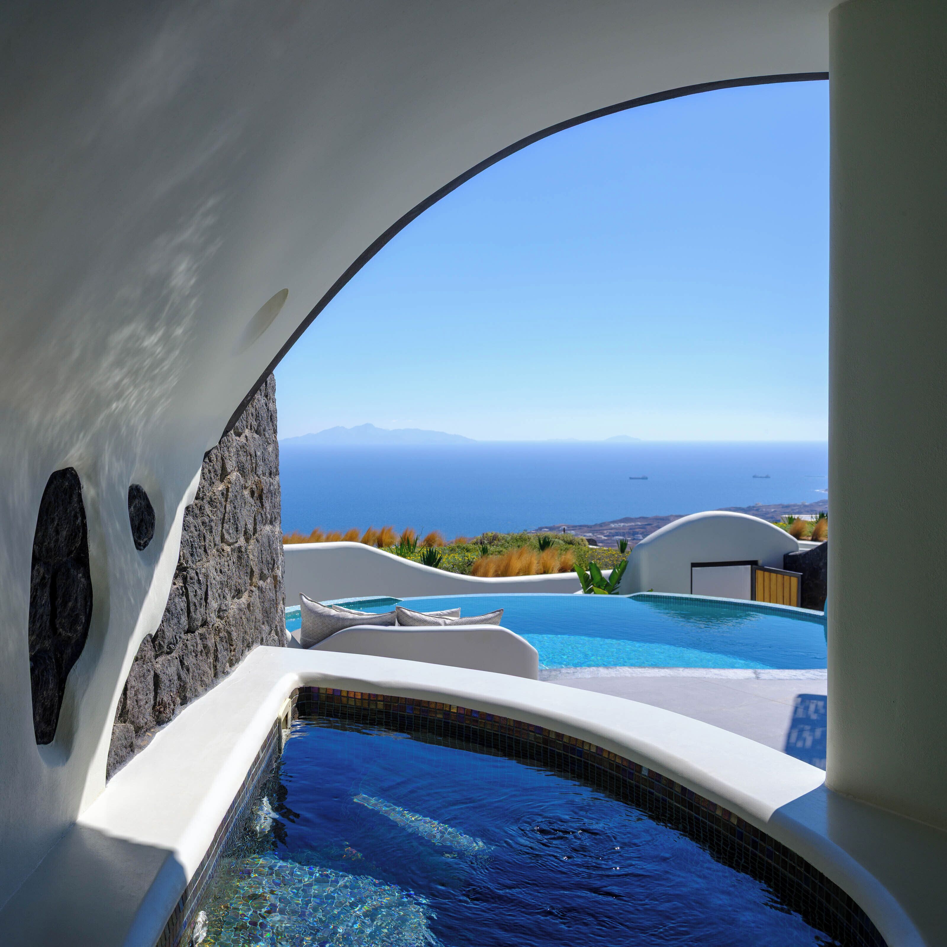 Premium-huvila, patio, merinäköala | Tallelokero huoneessa, yksilöllisesti sisustettu, pimennysverhot