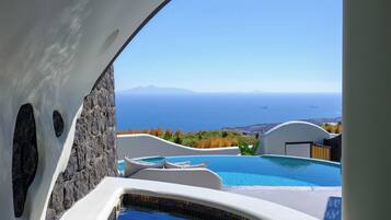 Premium-huvila, patio, merinäköala | Tallelokero huoneessa, yksilöllisesti sisustettu, pimennysverhot