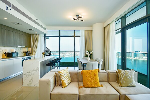 TV - 3Bedroom Ocean Views | Beach Vista 2 | 7 Adults - BFRONT (Dubai)