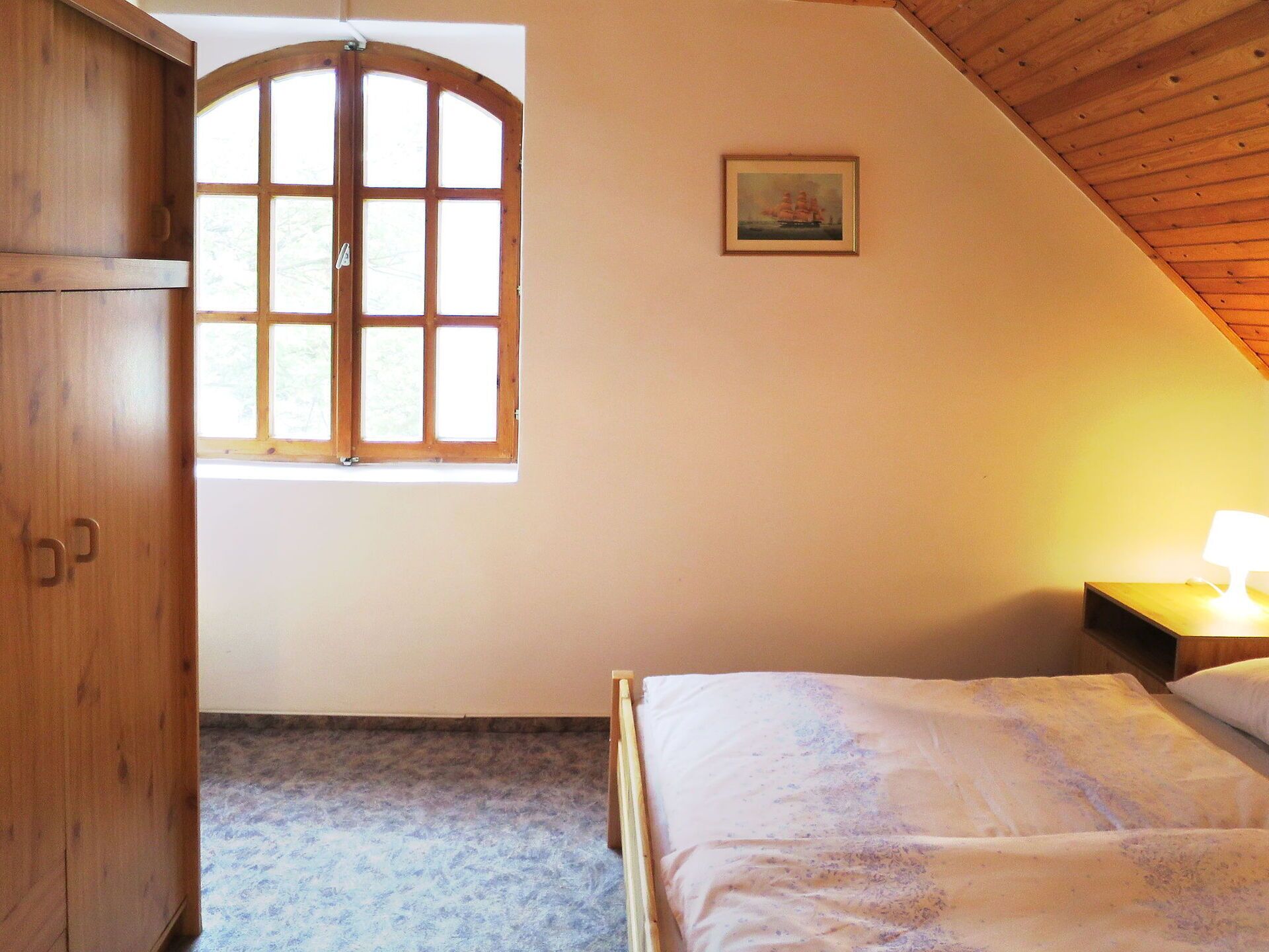Venster, Hout, Verlichting, Gebouw, Comfort, Schaduw, Flooring, Verdieping, Muur