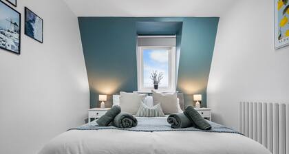 Clarence Parade, A Panoramic Sea View Apartment