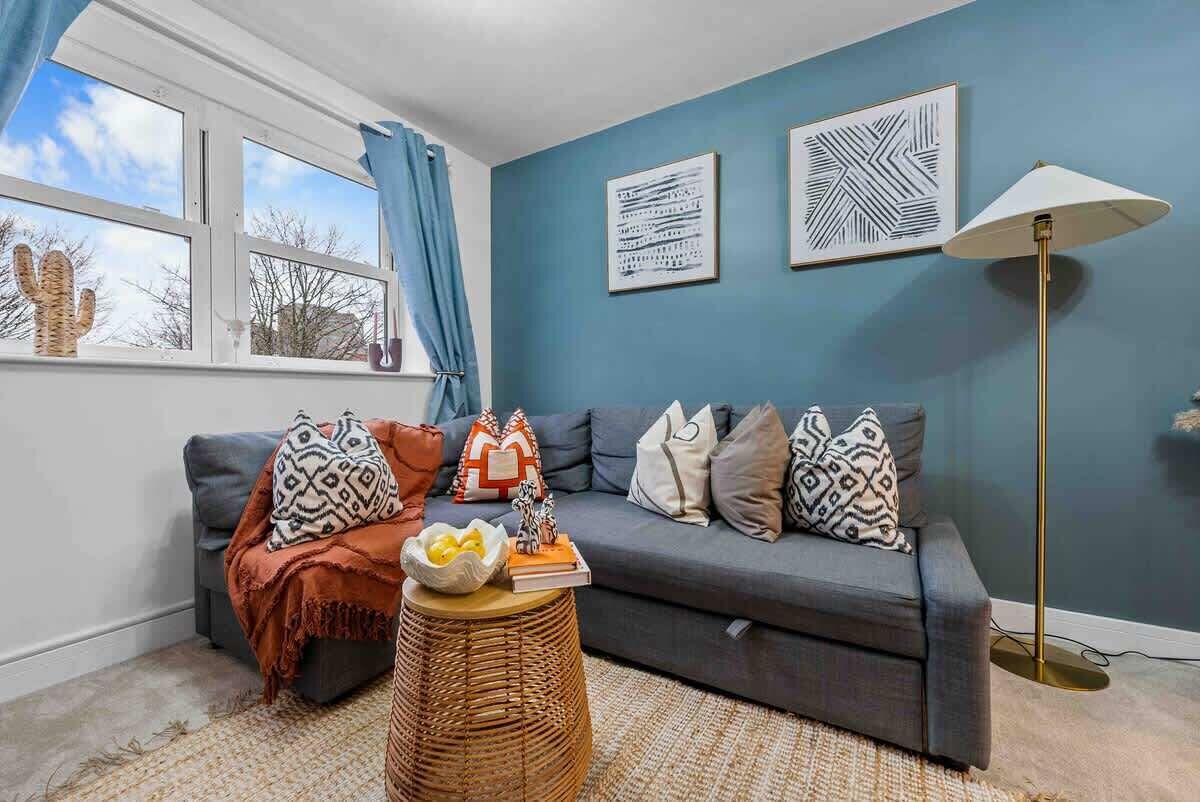 Stylish Apartment Steps From Southampton Theatre - Southampton