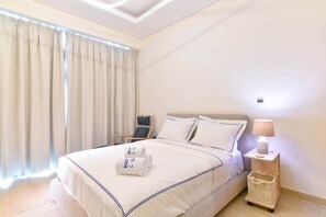 Tabla de planchar con plancha, wifi y ropa de cama 