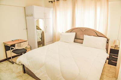 1 Bed Apartment Sleeps 2 -free Parking - Tv & Wifi