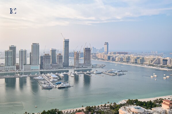 Marina - Stunning Sea View 2BR with Sofabed | Nr JBR Beach and Tram - HEI (Dubai)