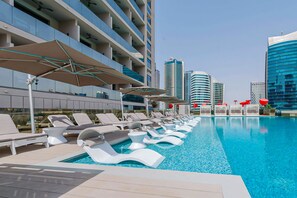 Pool - Large and Brand New Studio Apartment in Business Bay - MAG (دبي)