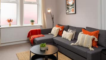 Smart TV, fireplace, stereo