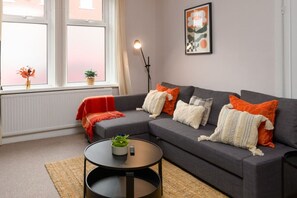 Smart-TV, Kamin, Stereoanlage