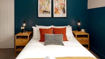 3 bedrooms, desk, iron/ironing board, travel cot