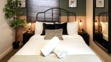 2 Schlafzimmer, Schreibtisch, Bügeleisen/Bügelbrett, Reisekinderbett