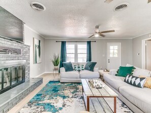 Televisie en een open haard