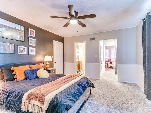 3 bedrooms, iron/ironing board, internet, bed sheets
