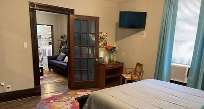 Downtown Apt. Wi-FI. Pets OK!