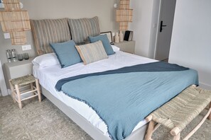 Hochwertige Bettwaren, Betten mit Memory-Foam-Matratzen, Zimmersafe