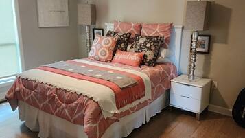 3 bedrooms, iron/ironing board, bed sheets