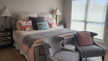 3 habitaciones, tabla de planchar con plancha y ropa de cama