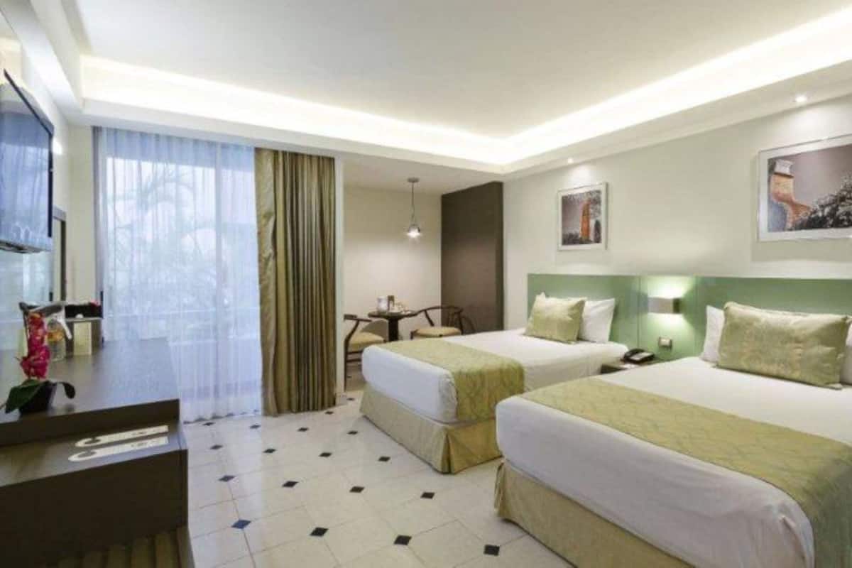 In-room safe, desk, WiFi (free), bed sheets