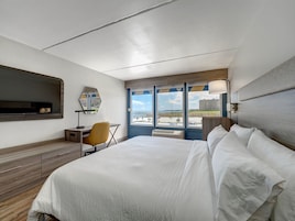 Individually furnished, desk, laptop workspace, free WiFi